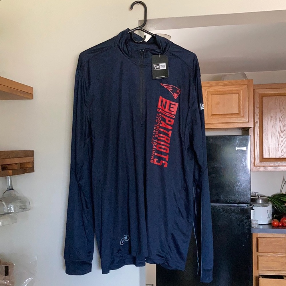 Patriots quarter zip. Tag still on it. XL. - Picture 1 of 4